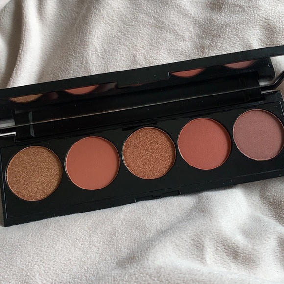Laritzy Cosmetics Artistry Eyeshadow Palette in Burnt - Picture 3 of 5
